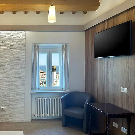 La Residenza Di Opera Arte Vendégház 4*